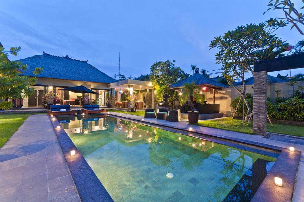 Villa Mahkota Seminyak  Exterior photo