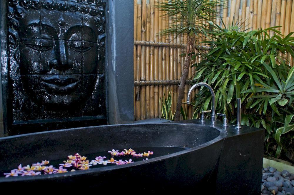 Villa Mahkota Seminyak  Exterior photo