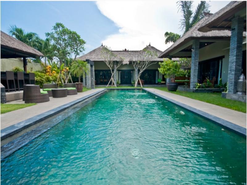 Villa Mahkota Seminyak  Exterior photo