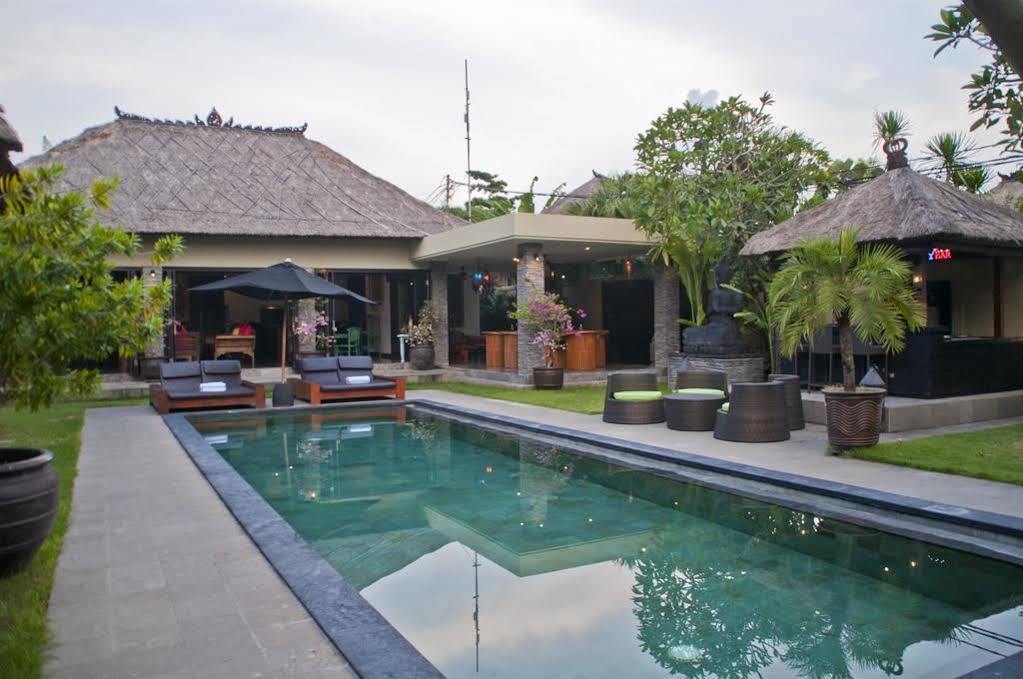 Villa Mahkota Seminyak  Exterior photo