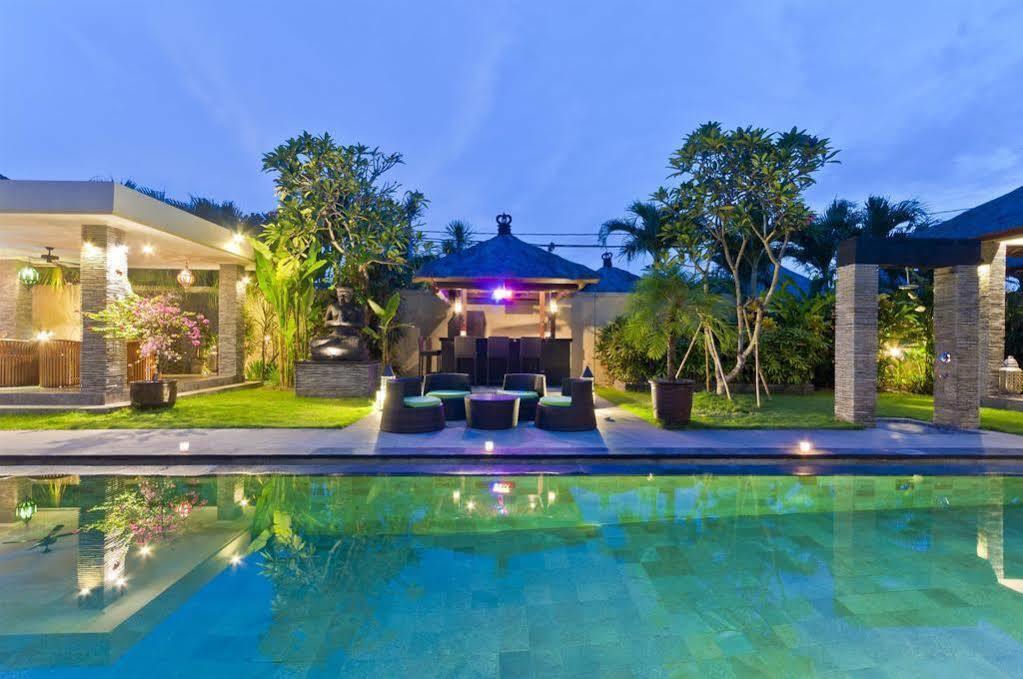 Villa Mahkota Seminyak  Exterior photo
