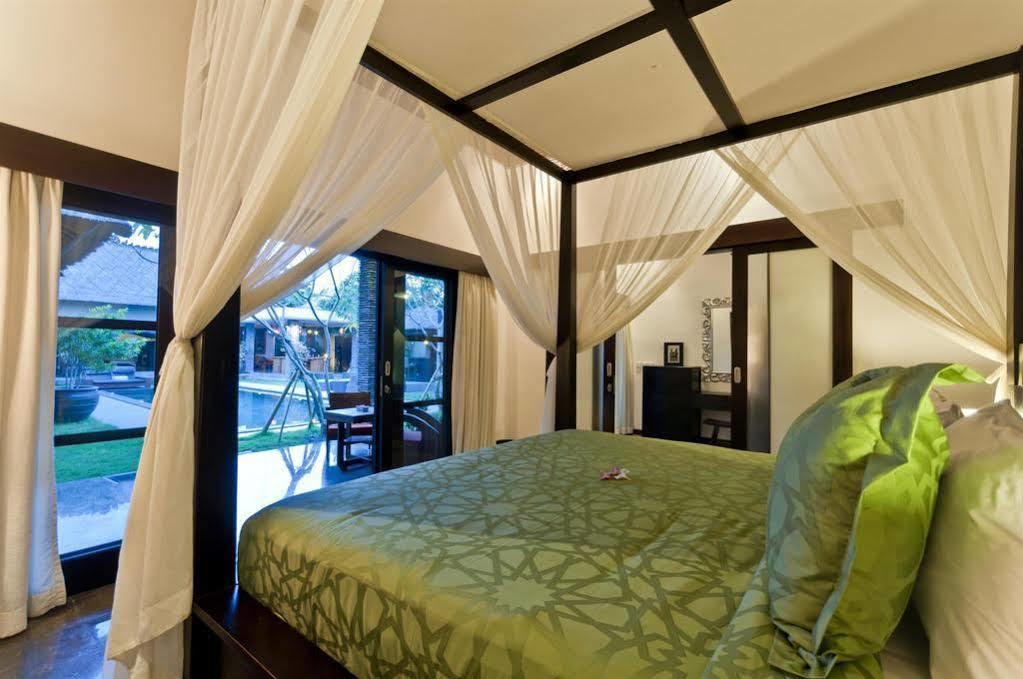 Villa Mahkota Seminyak  Exterior photo