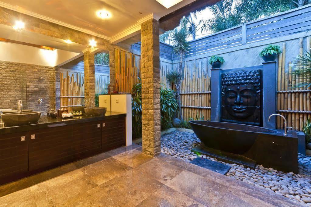 Villa Mahkota Seminyak  Exterior photo