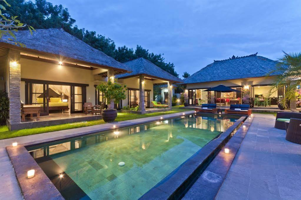 Villa Mahkota Seminyak  Exterior photo