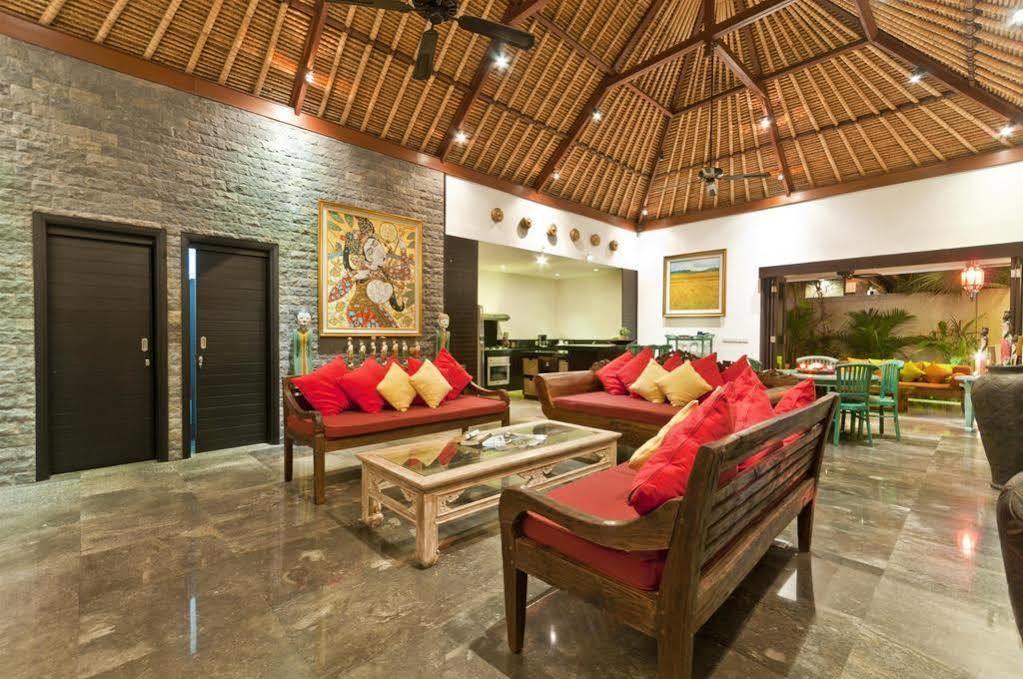 Villa Mahkota Seminyak  Exterior photo